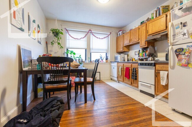 Building Photo - Don't miss this deal! 4-bed, 2-bath in Brighton