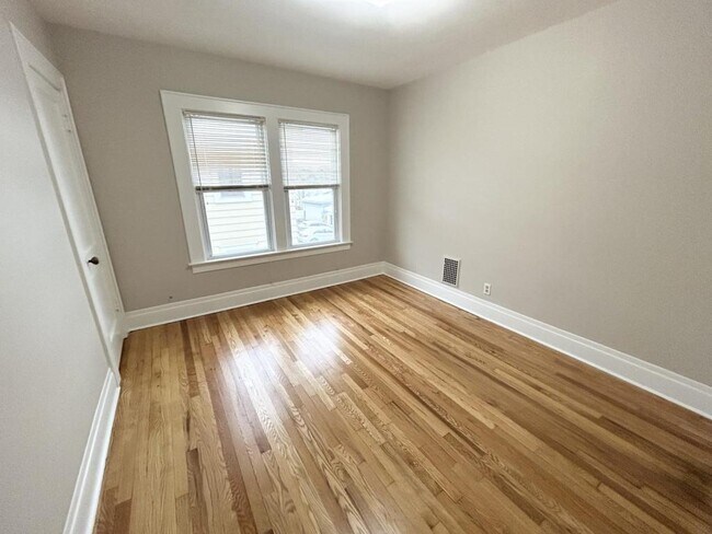 Building Photo - 214 Woodbine Ave