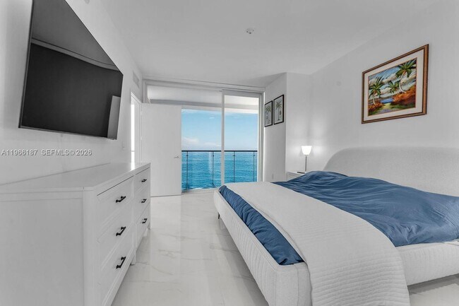 Building Photo - 700 NE 24th St