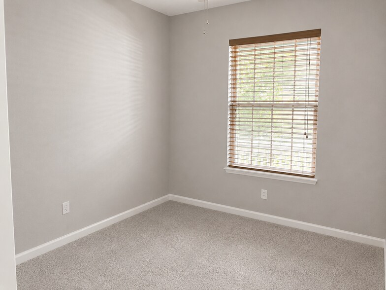 bedroom 2 - 12966 Freeman St