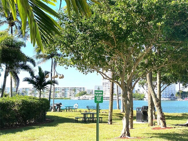 Building Photo - 18151 NE 31st Ct