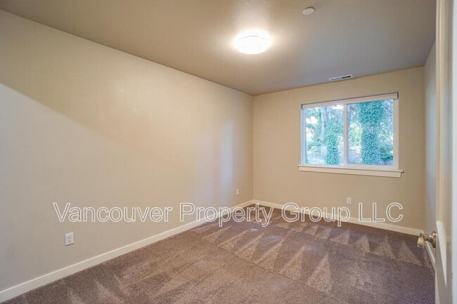 Building Photo - 2429 NE 54th St