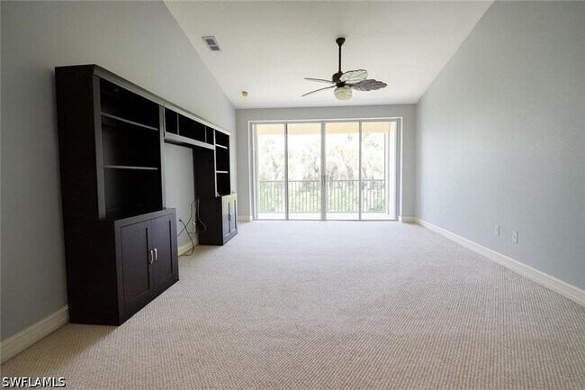 Building Photo - 700 Luisa Ln