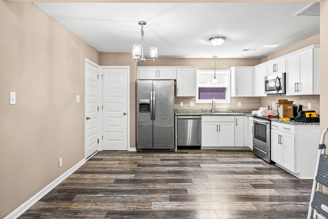 Building Photo - Beautiful 3 Bedroom 2 Full Bath Home For Rent!