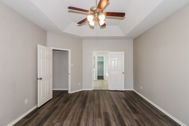 Building Photo - 9510 Wakefield Village Dr