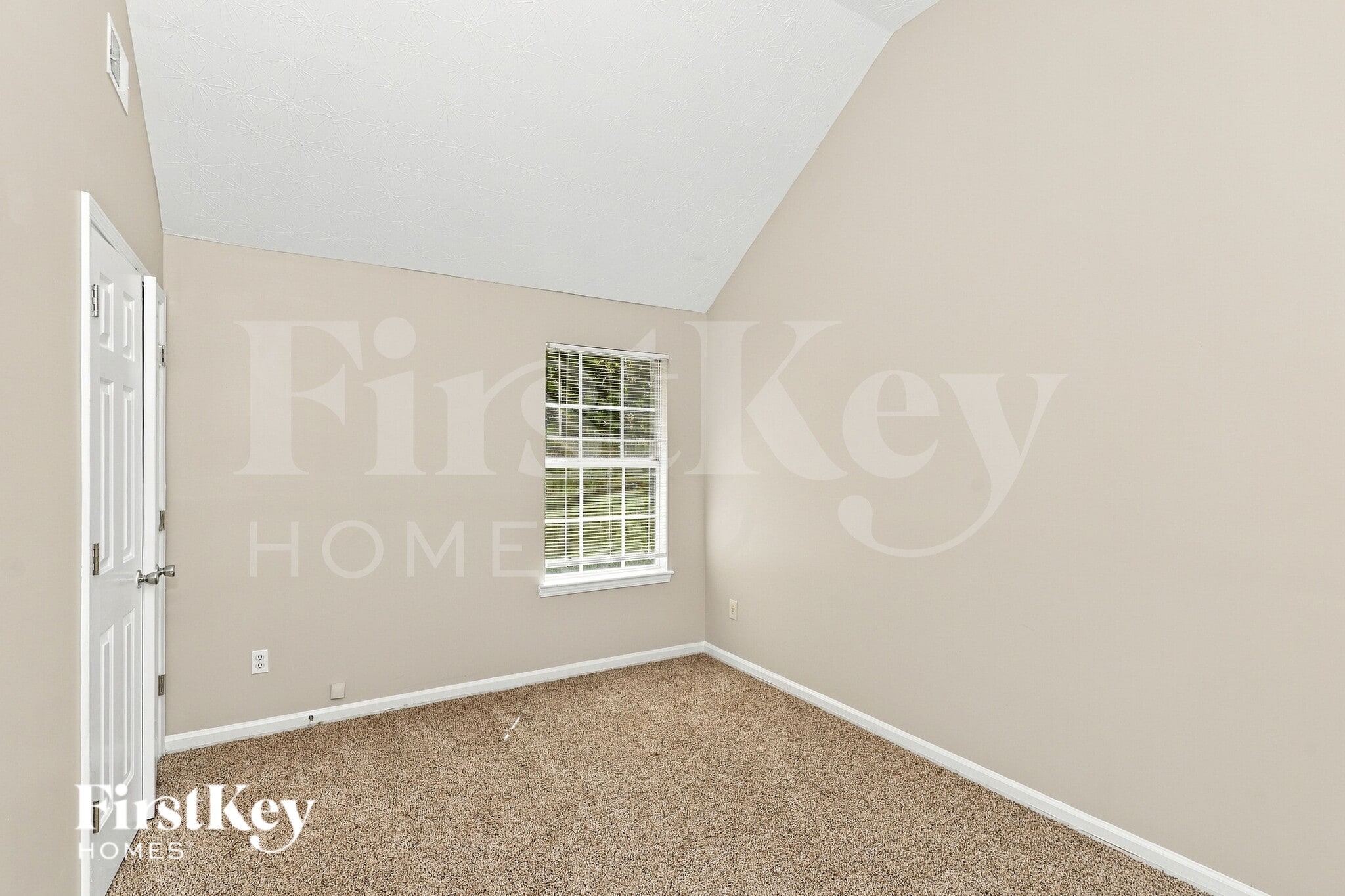 Building Photo - 2896 Two Lakes Cir