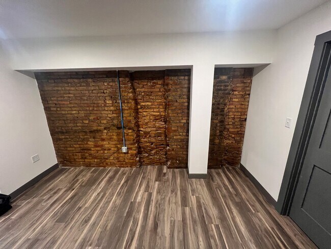 Building Photo - 480 S Salina St