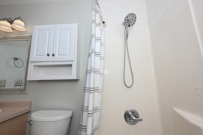 Bathroom 2 (View 1) - 1460 Buckingham Gate Blvd