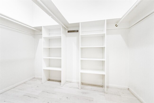 Building Photo - 11711 Memorial Dr