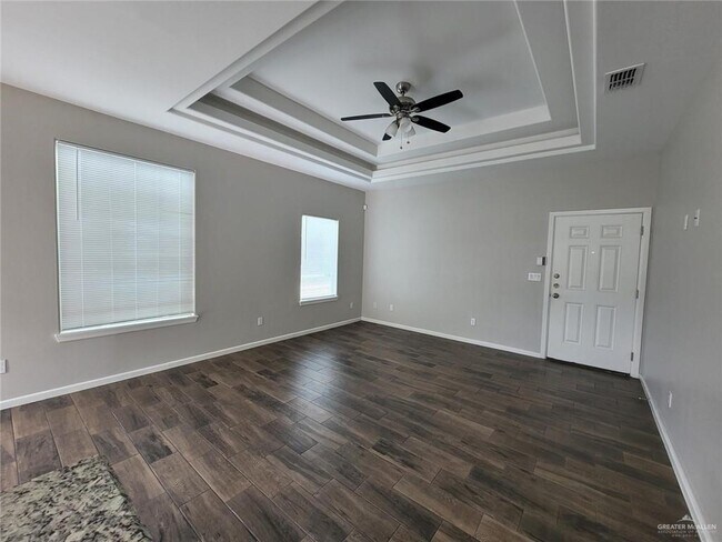 Building Photo - 1404 Alta Vista Dr
