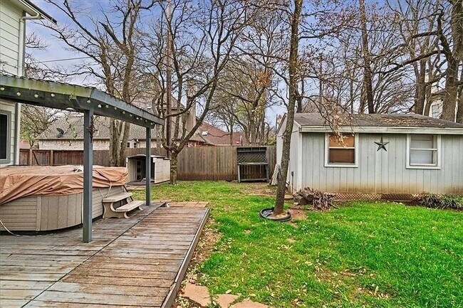 Building Photo - 1006 Oaklands Dr