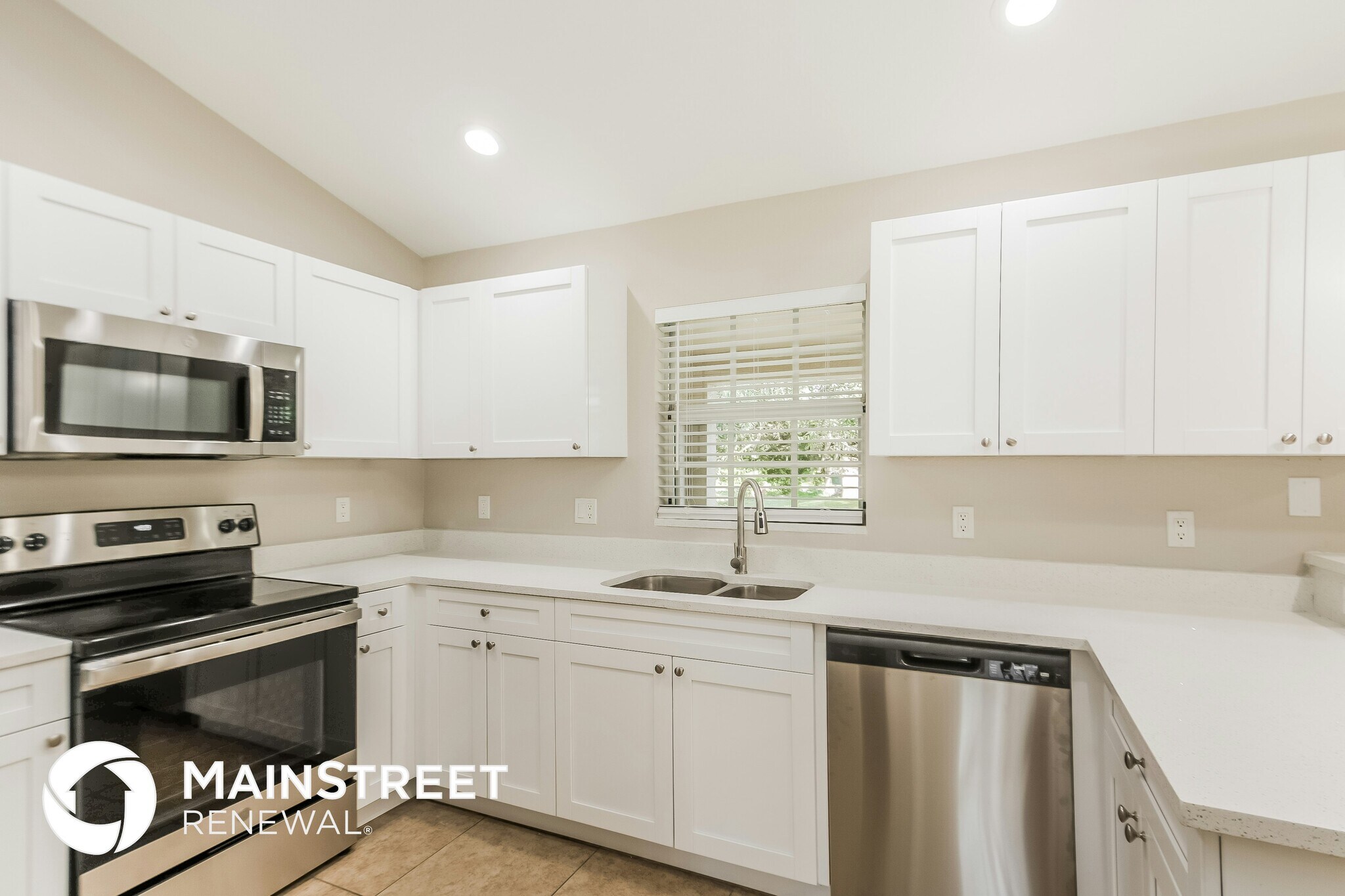 Building Photo - 1018 Card St E