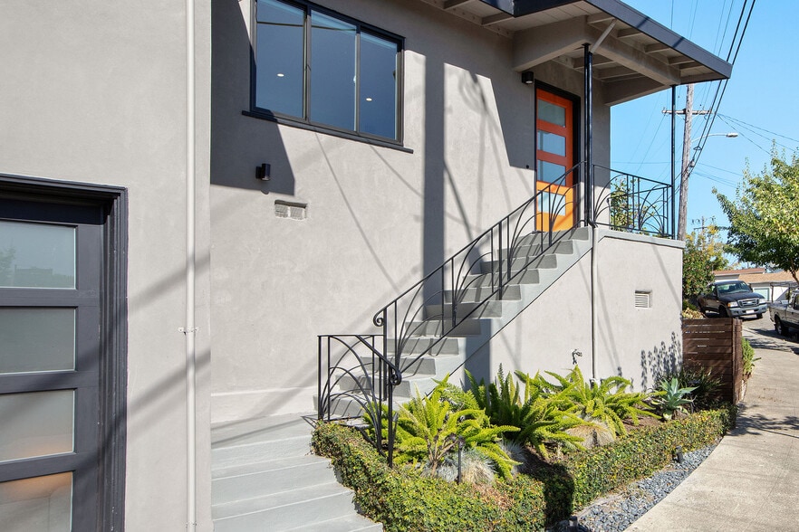 Building Photo - 609 Valle Vista Ave