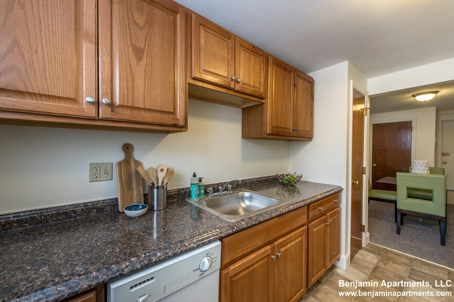 Building Photo - 3 Brattle Dr