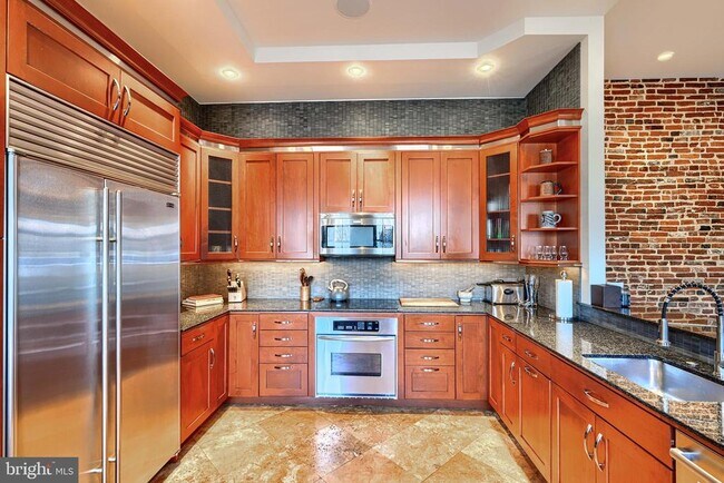 Building Photo - 1301 Hull St