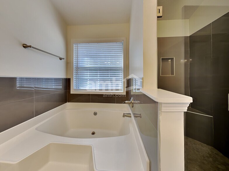 Building Photo - 1755 Heatherton Rd