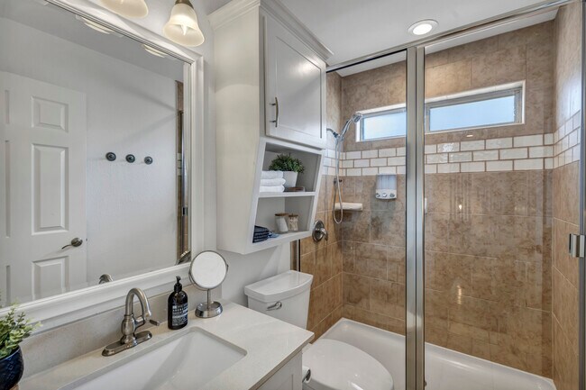 Building Photo - 505 Sunflower Dr