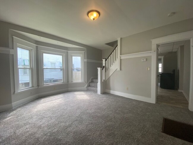 Building Photo - 551-553-553 E Cassilly St