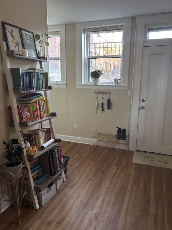 Building Photo - 615 W Hancock St