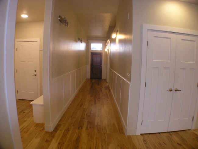 Building Photo - 2576 E Hidden Crk St