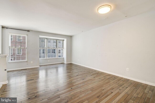 Building Photo - 7742 Valley Oak Dr