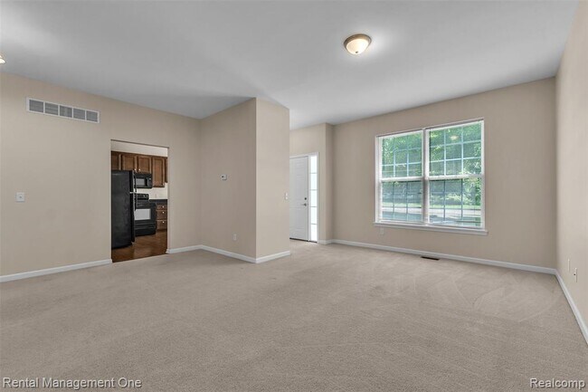 Building Photo - 41590 Mitchell Rd