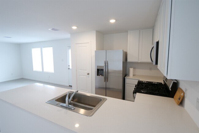 Building Photo - 26727 Feather Reed Dr