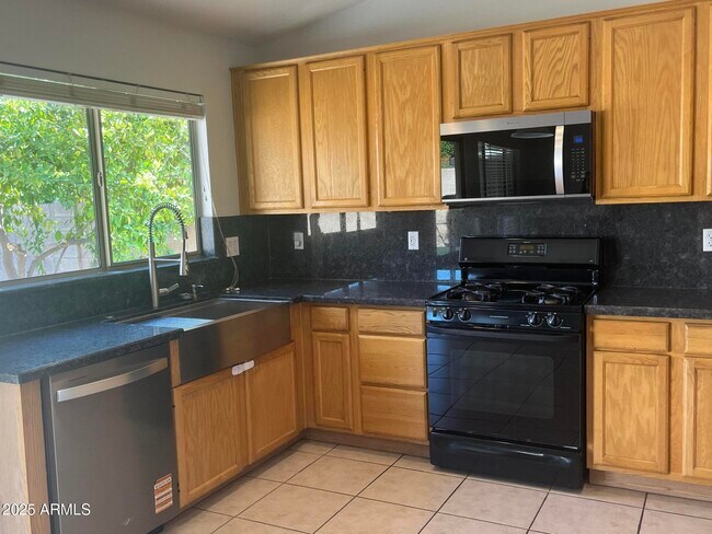 Building Photo - 1171 W Goldfinch Way