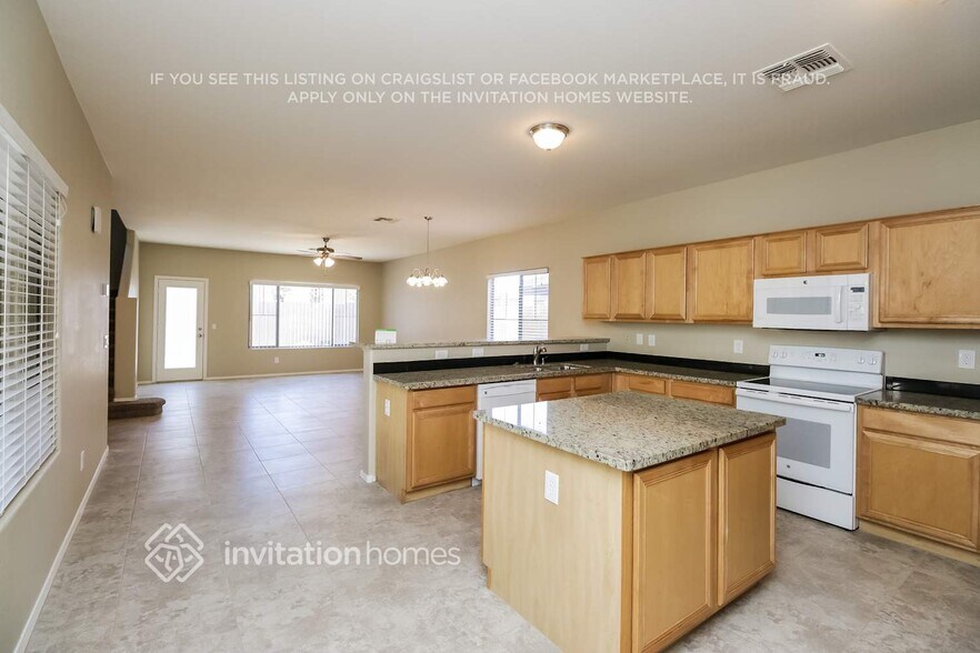 Building Photo - 15940 W Mauna Loa Ln