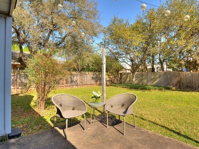 Building Photo - 3704 Bannockburn Dr