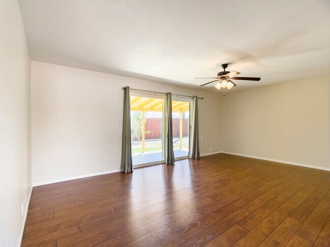 Building Photo - 1913 E El Parque Dr