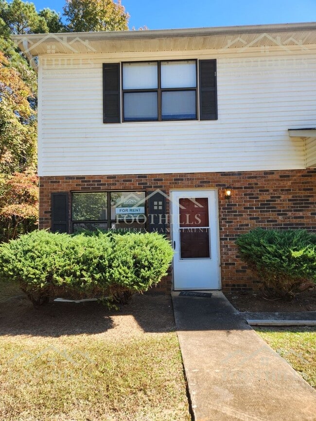 Building Photo - 2-Bed, 1.5-Bath Home with Appliances & Was...