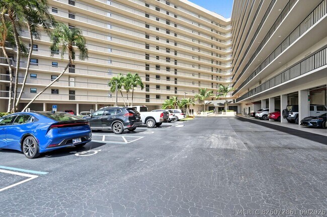 Building Photo - 801 S Ocean Dr