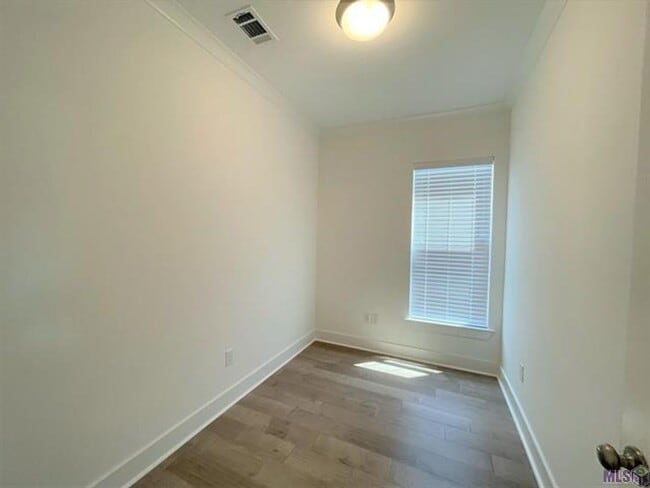 Building Photo - 3 Bedroom With a Bonus Room In Central Sch...