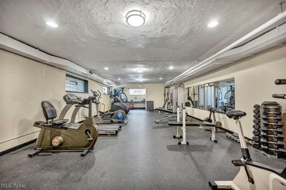 Building Photo - 11850 Edgewater Dr