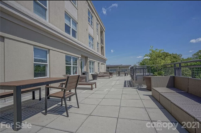 Community Sun Deck - 1320 Fillmore Ave