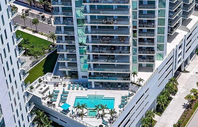 Building Photo - 301 Quay Commons Dr