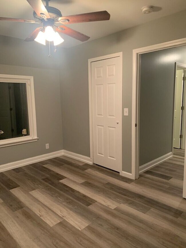 Building Photo - All Utilities Included!!  Freshly Remodele...