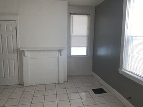 Building Photo - SPACIOUS OAKLAND HOUSE WITH BONUS ROOM - AVAILABLE AUGUST!