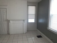 Building Photo - SPACIOUS OAKLAND HOUSE WITH BONUS ROOM - AVAILABLE AUGUST!