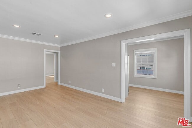 Building Photo - 1/2 W Olympic Blvd