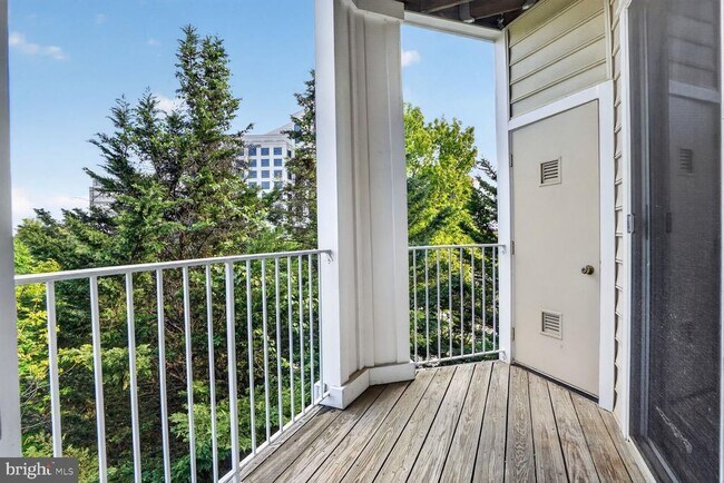 Building Photo - 1645 International Dr