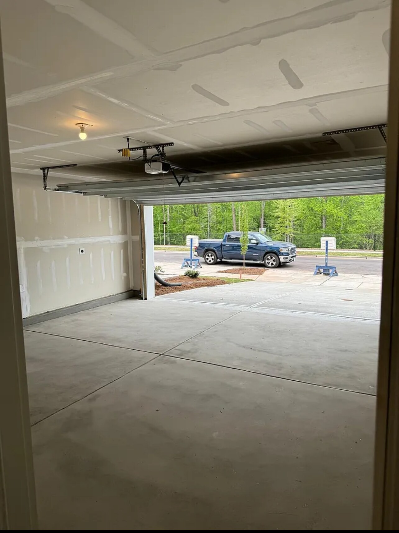 Building Photo - 1056 Lily Loch Way