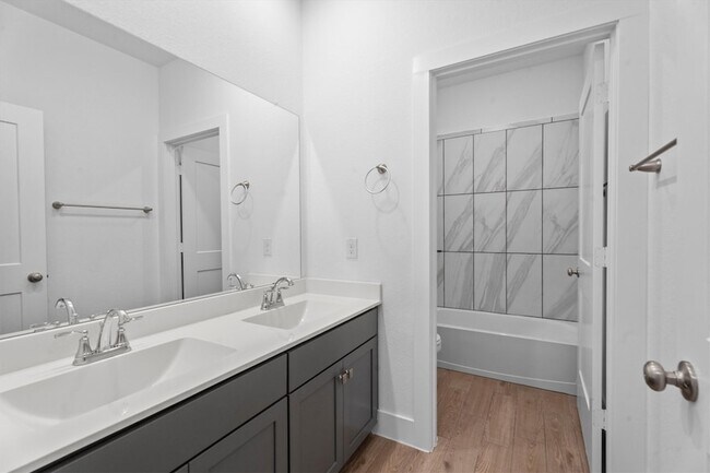 Building Photo - 120 Red Cascade Trl