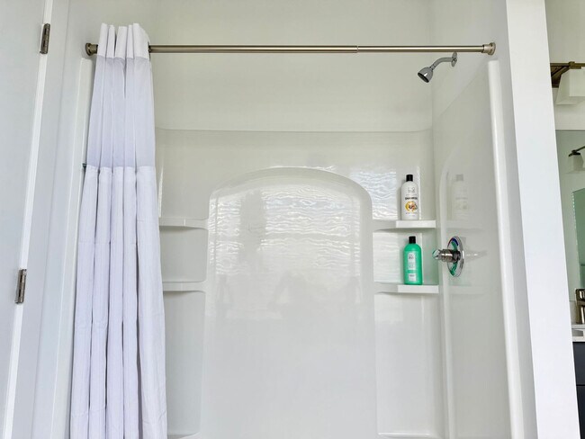 Building Photo - 542 Boulevard NE