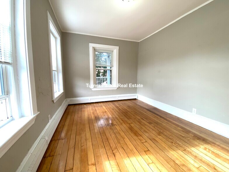 Building Photo - 270 Bowdoin St