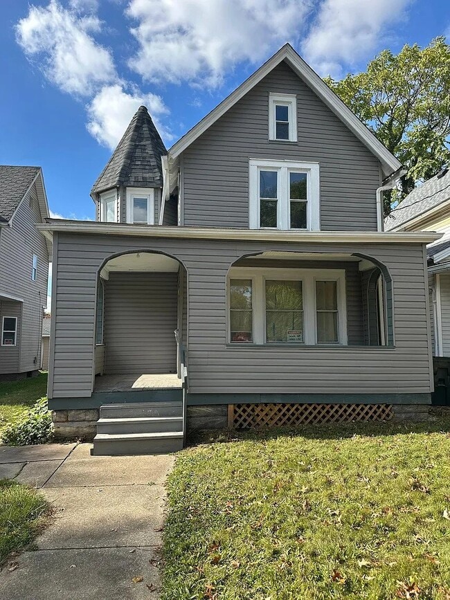 Building Photo - 1351 Logan Ave NW