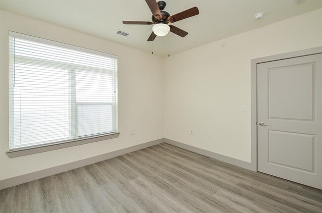 Building Photo - 6955 Turtlewood Dr