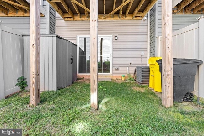 Building Photo - 537 Willow Bend Dr