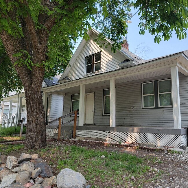 Building Photo - 4 bedroom lower South Hill home